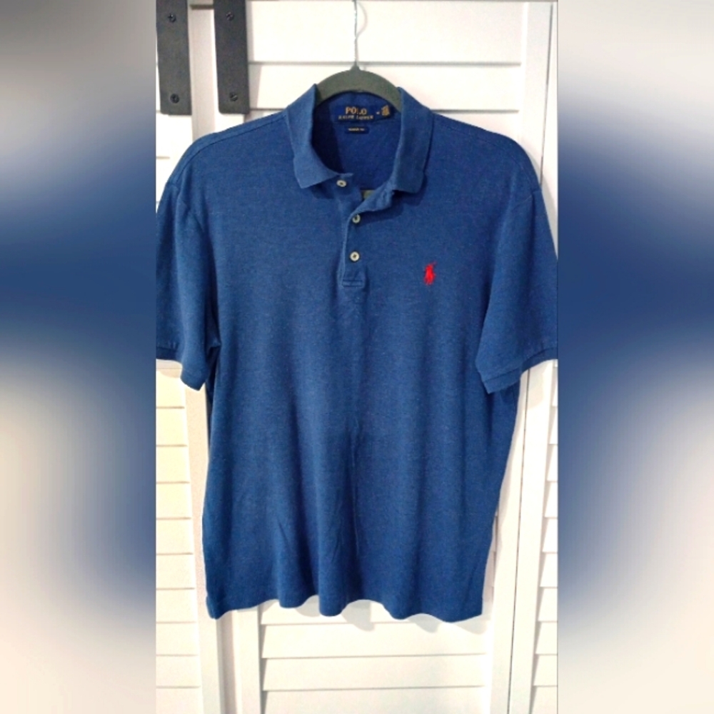 I'm selling this men's medium Polo Ralph Lauren classic fit Polo!